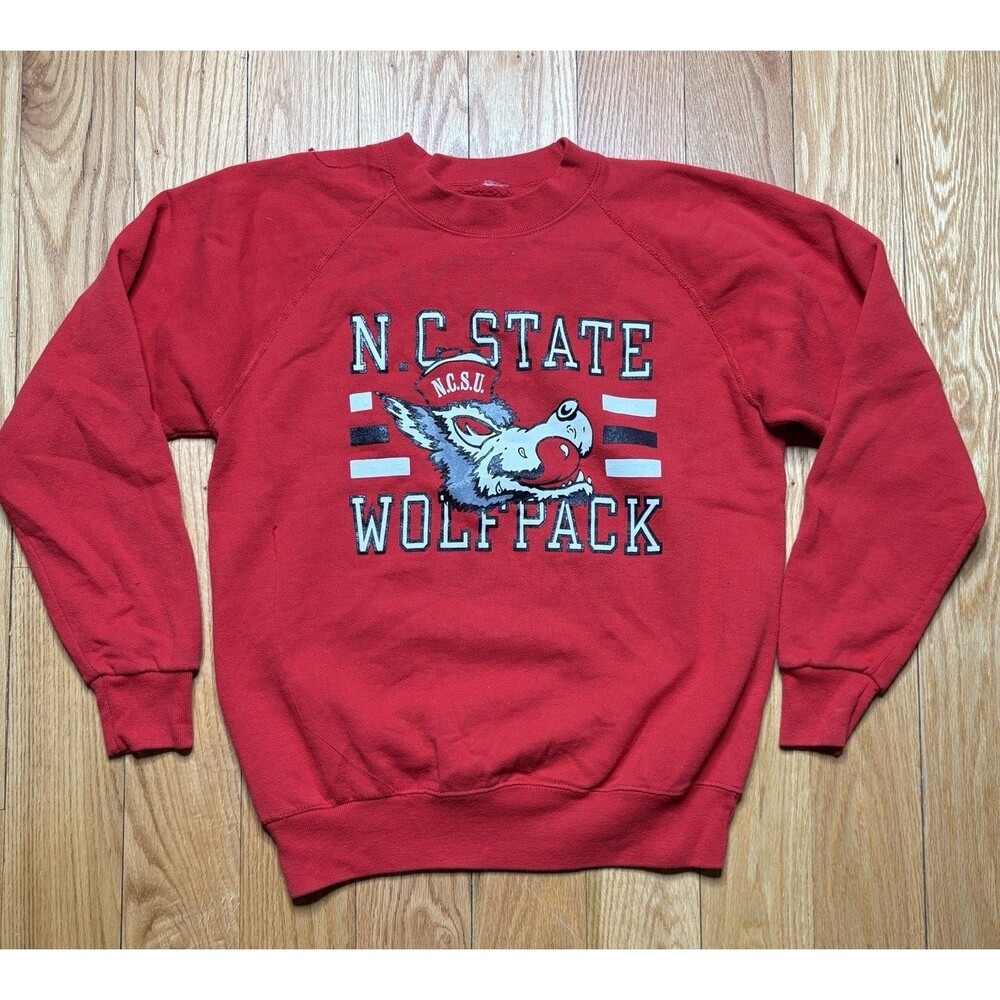 Vintage NC STATE Wolfpack Red Crewneck Sweatshirt Size Medium NCSU NCAA Graphic